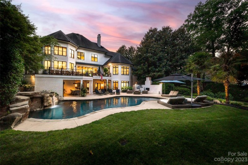 Property image 3 at 18930 Mary Ardrey Circle, Cornelius, NC 28031