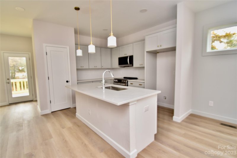 Property image 4 at 996 N Oakwood Street, Gastonia, NC 28052