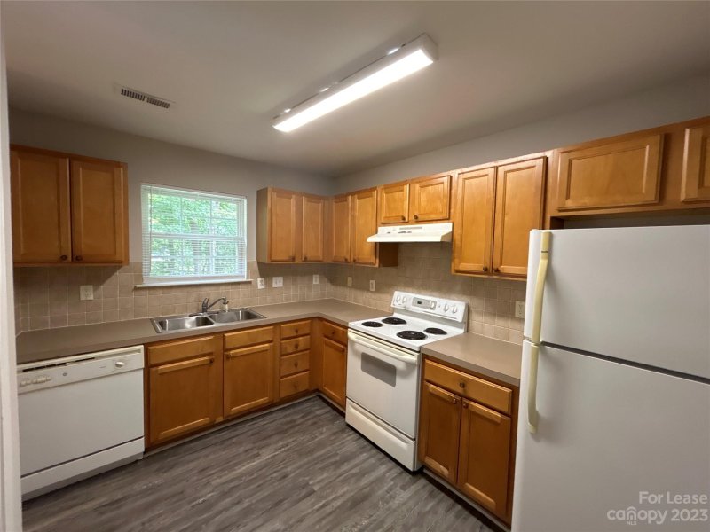 Property image 4 at 2405 Faircreek Court, Charlotte, NC 28269