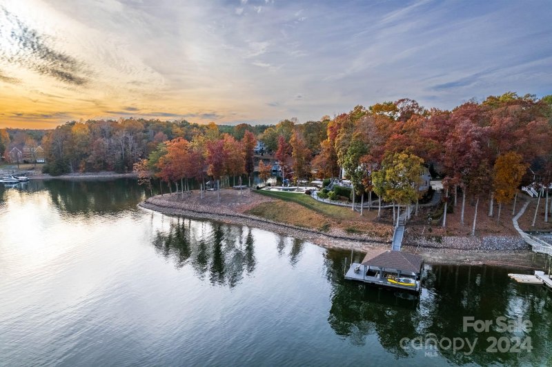 Property image 3 at 2706 Trent Pines Court, Sherrills Ford, NC 28673