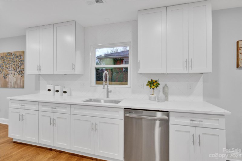 Property image 3 at 5353 Unaka Avenue, Charlotte, NC 28205