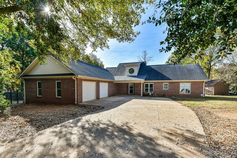 5851 Weddington Road