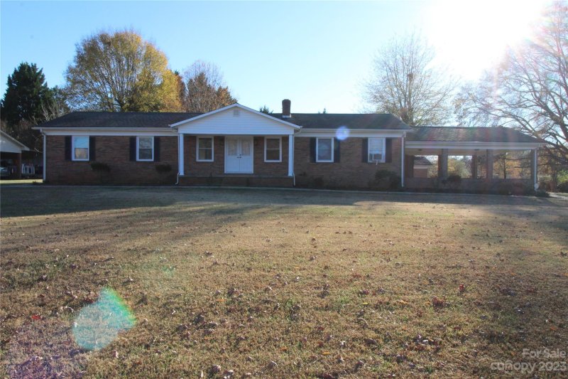 Property image 2 at 2710 25th Avenue, Hickory, NC 28601