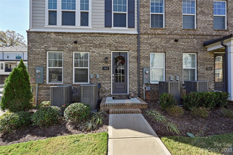 Property image 2 at 5062 Harrowsmith Lane, Charlotte, NC 28204