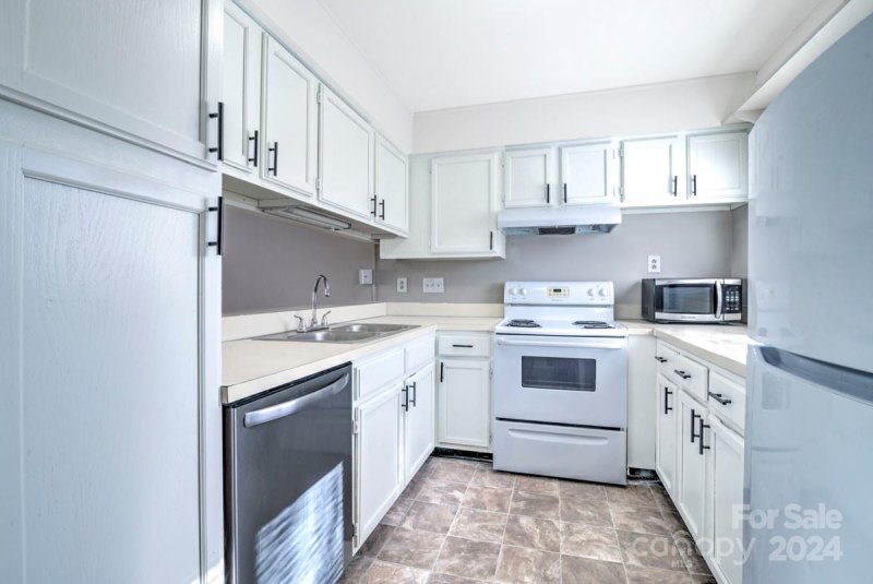 Property image 5 at 2535 Stockbridge Drive, Charlotte, NC 28210