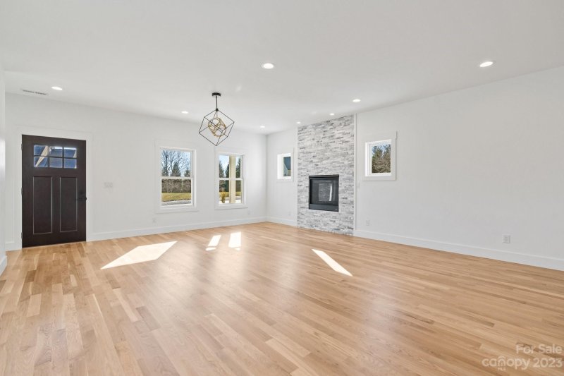 Property image 5 at 323 Eagles Eye Drive, Hendersonville, NC 28792