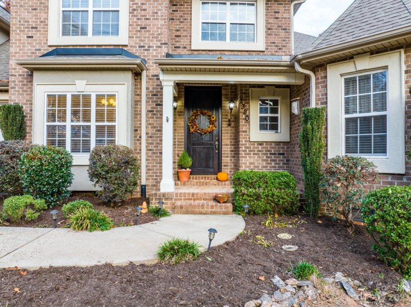 Property image 3 at 1320 Sweetbriar Lane, Hickory, NC 28602