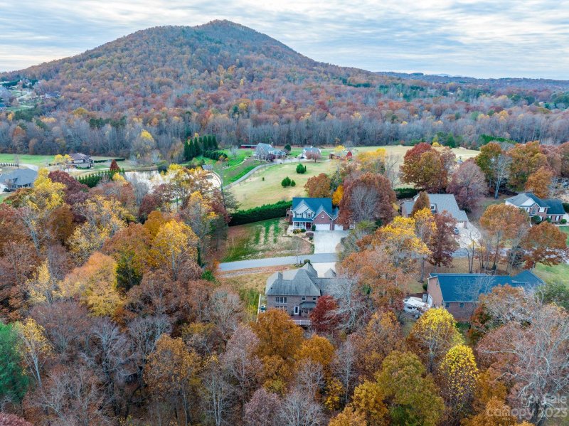 Property image 5 at 1320 Sweetbriar Lane, Hickory, NC 28602