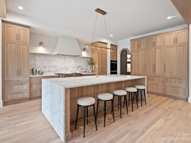 Property image 5 at 3272 Foxcroft Road, Charlotte, NC 28211