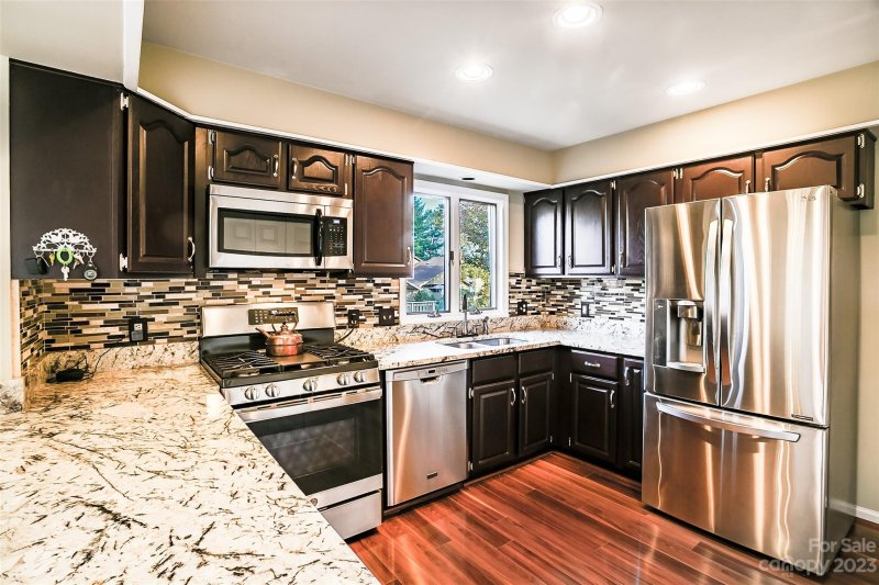 Property image 3 at 702 Red Oak Drive, Hendersonville, NC 28791