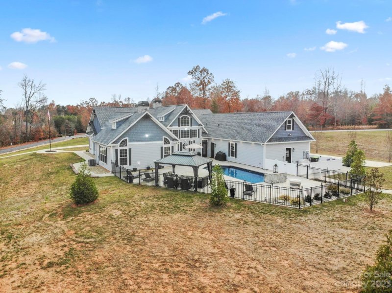 Property image 3 at 26 Silver Fox Lane, Tryon, NC 28782