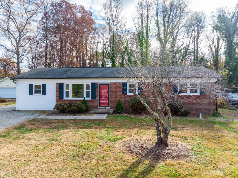 Property image 2 at 2548 32nd Avenue, Hickory, NC 28601