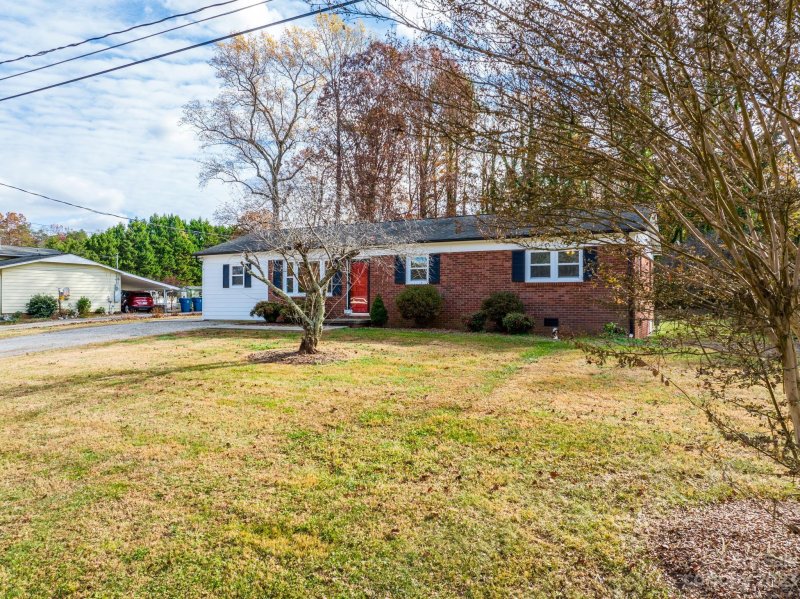 Property image 4 at 2548 32nd Avenue, Hickory, NC 28601