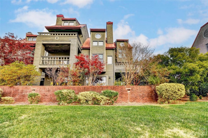 Property image 3 at 9041 J M Keynes Drive, Charlotte, NC 28262