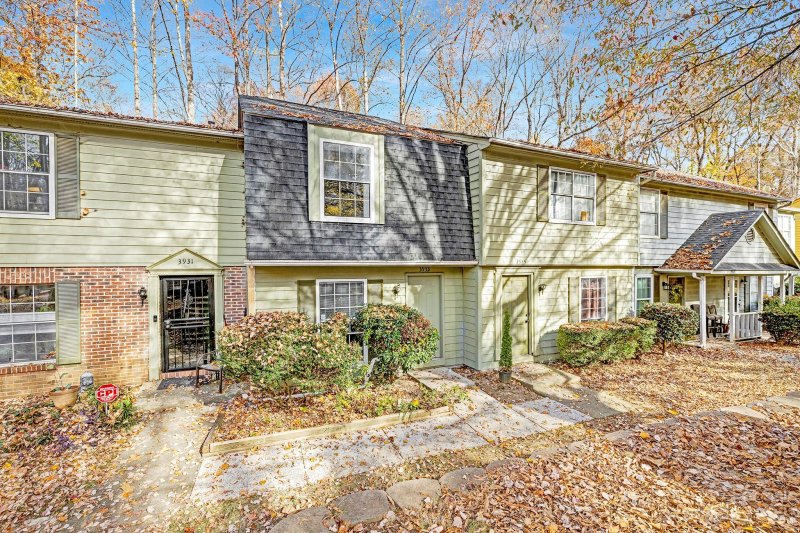 Property image 3 at 3933 Briarhill Drive, Charlotte, NC 28215