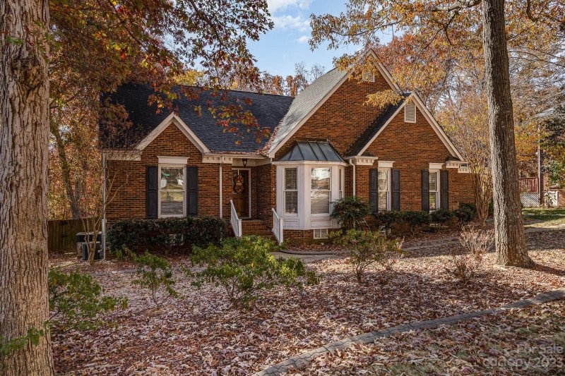 Property image 2 at 2435 Willowbrook Drive, Matthews, NC 28104