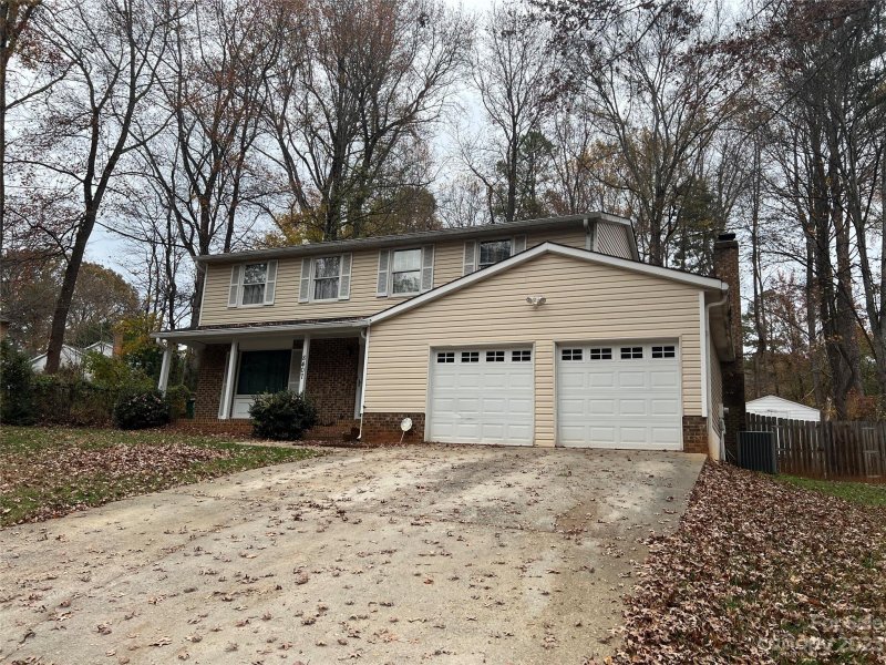 Property image 3 at 8407 Strider Drive, Charlotte, NC 28212