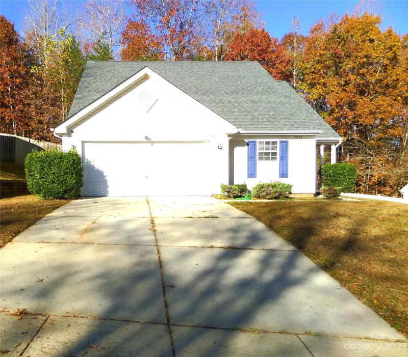 7935 Shiny Meadow Lane