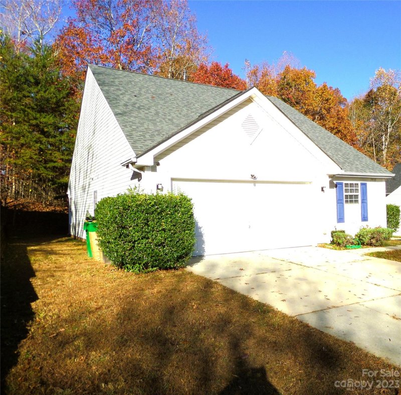 Property image 2 at 7935 Shiny Meadow Lane, Charlotte, NC 28215