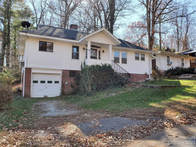 Property image 4 at 713 Lakeside Drive, Hendersonville, NC 28739