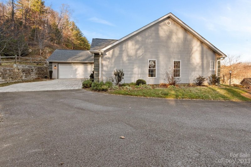 Property image 4 at 29 Stonebridge Drive, Asheville, NC 28805