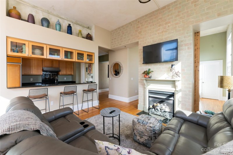 Property image 3 at 84 W Walnut Street, Asheville, NC 28801