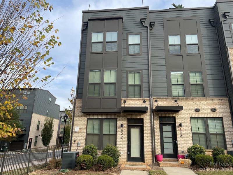 422 W Tremont Avenue