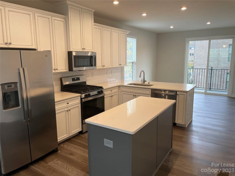 Property image 3 at 422 W Tremont Avenue, Charlotte, NC 28203