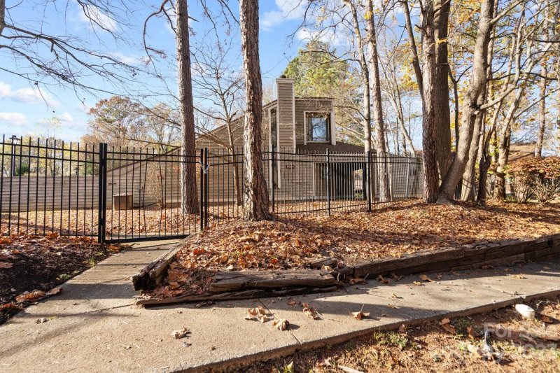 Property image 2 at 4616 Sharon Chase Drive, Charlotte, NC 28215