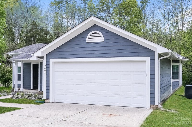 Property image 3 at 10005 Dunfries Road, Matthews, NC 28105