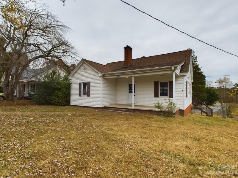 Property image 3 at 405 Dogwood Drive, Hickory, NC 28601