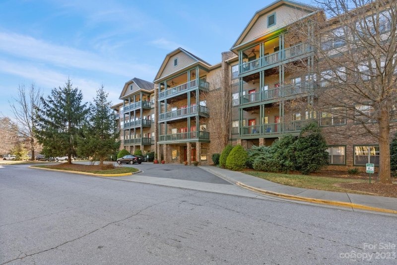 Property image 2 at 9 Kenilworth Knoll, Asheville, NC 28805