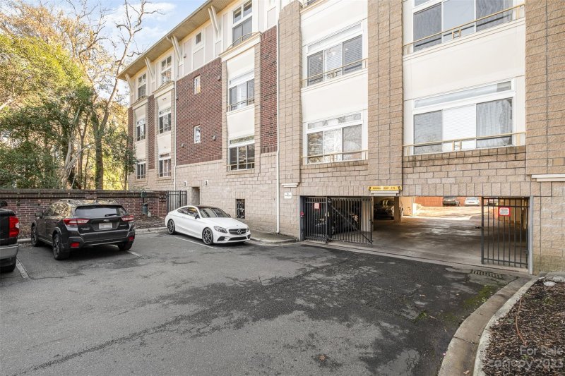 Property image 3 at 404 Laurel Avenue, Charlotte, NC 28204