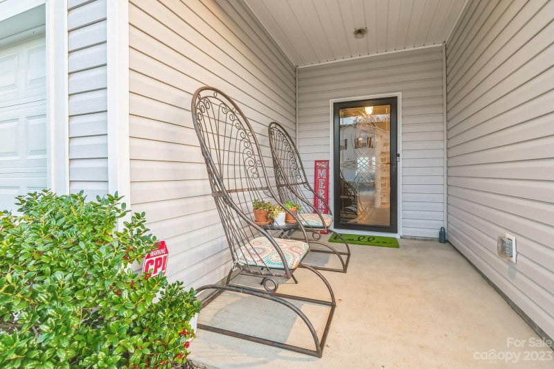 Property image 3 at 4115 Woolcott Avenue, Charlotte, NC 28213