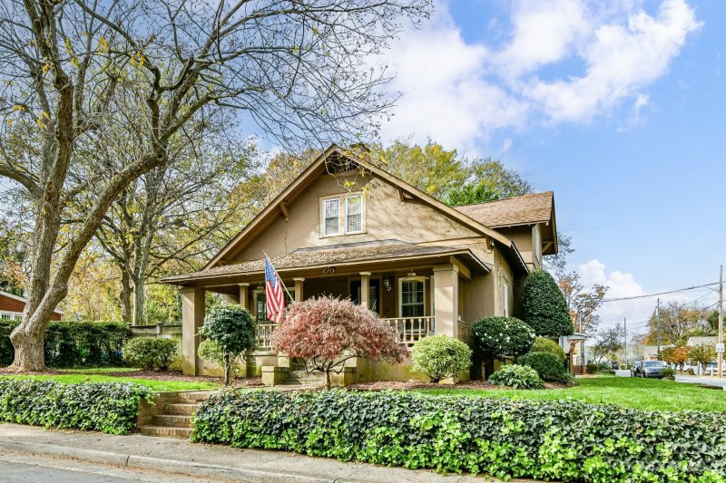 Property image 2 at 327 Campus Street, Charlotte, NC 28216