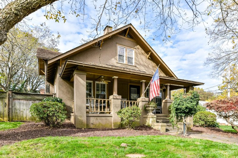 Property image 3 at 327 Campus Street, Charlotte, NC 28216