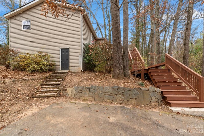 Property image 2 at 342 London Road, Asheville, NC 28803