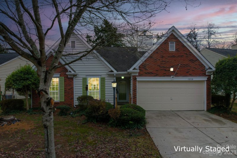 Property image 2 at 13228 Lampmeade Lane, Charlotte, NC 28273