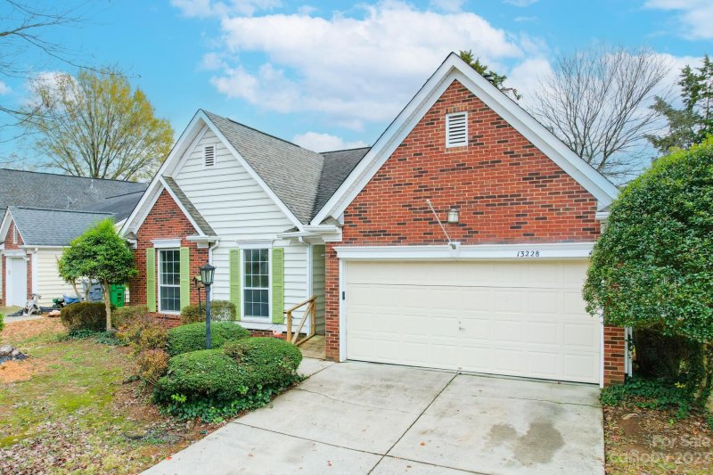 Property image 3 at 13228 Lampmeade Lane, Charlotte, NC 28273