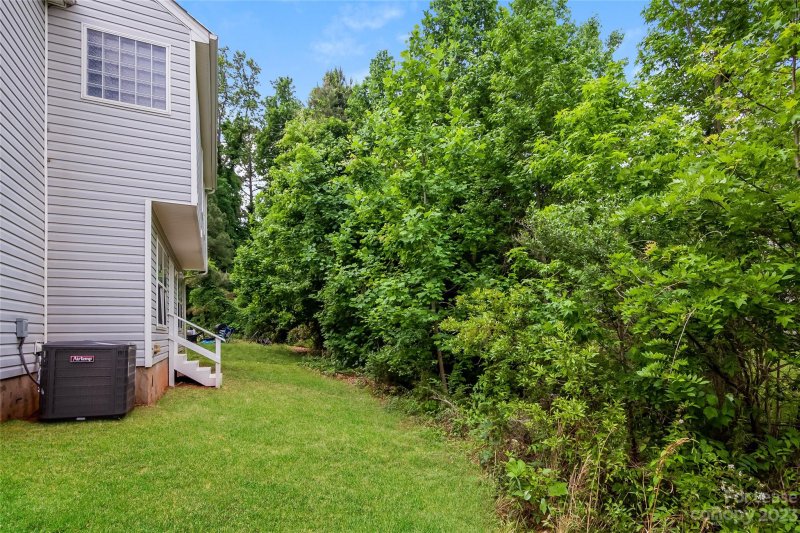 Property image 2 at 911 Grass Hollow Court, Charlotte, NC 28216