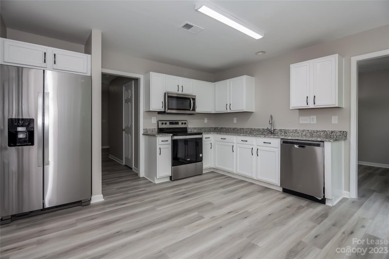 Property image 4 at 911 Grass Hollow Court, Charlotte, NC 28216