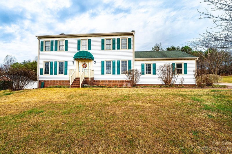 Property image 2 at 2880 Rosewood Lane, Newton, NC 28658