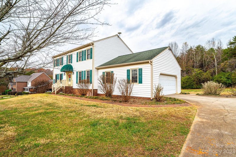 Property image 3 at 2880 Rosewood Lane, Newton, NC 28658