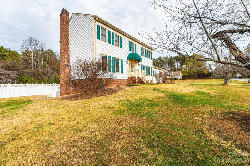 Property image 4 at 2880 Rosewood Lane, Newton, NC 28658