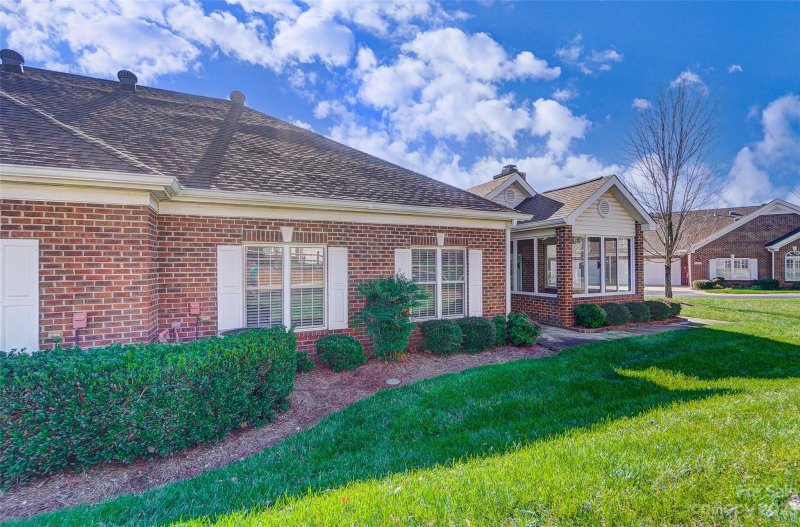 Property image 3 at 8305 Windsor Ridge Drive, Charlotte, NC 28277