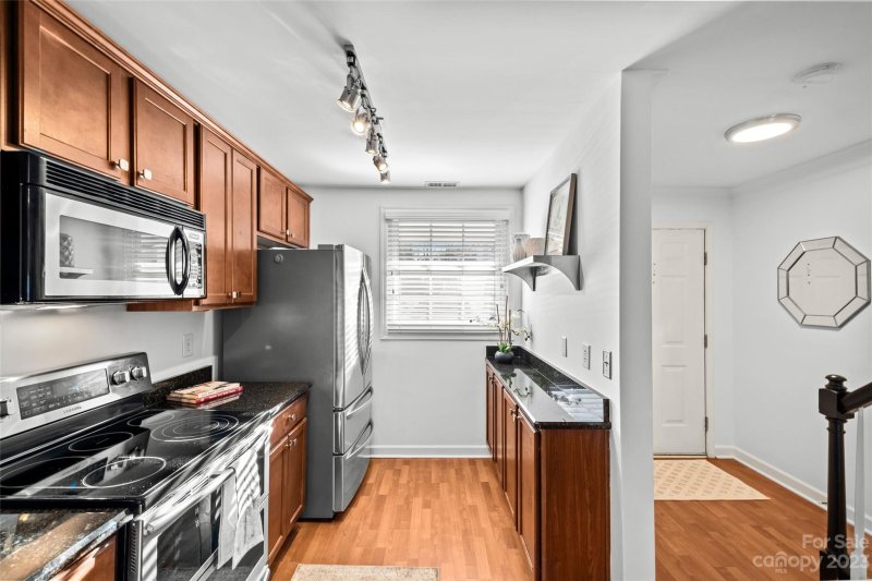 Property image 3 at 1310 Green Oaks Lane, Charlotte, NC 28205