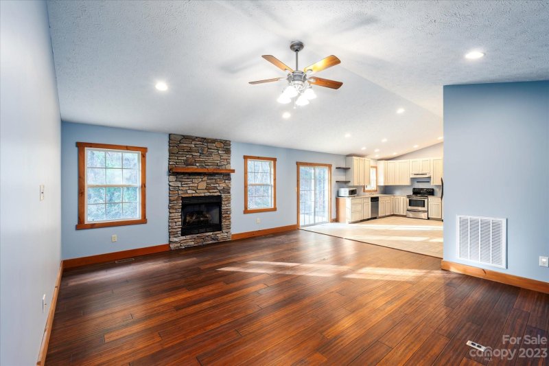 Property image 2 at 152 S Briarcreek Court, Hendersonville, NC 28739