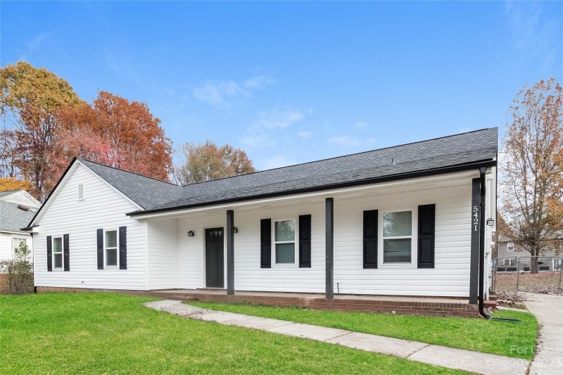 Property image 3 at 5421 Doverstone Court, Charlotte, NC 28208