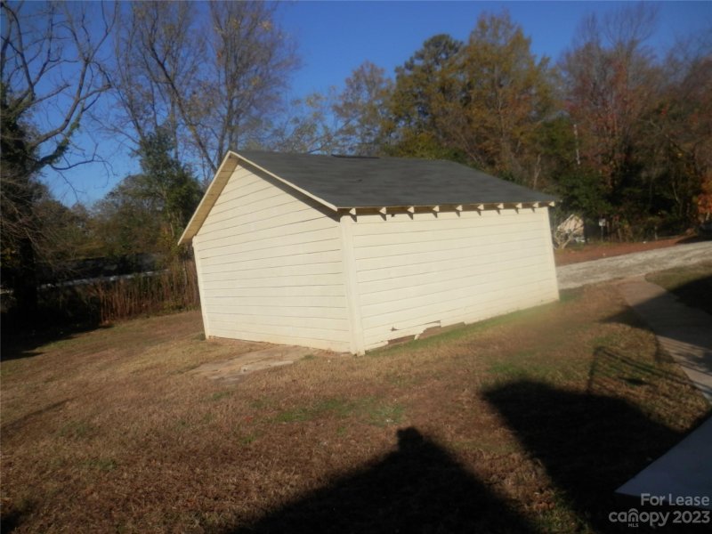 Property image 3 at 555 Sugar Creek Road, Charlotte, NC 28213