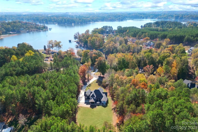 Property image 2 at 490 Kenway Loop, Mooresville, NC 28117